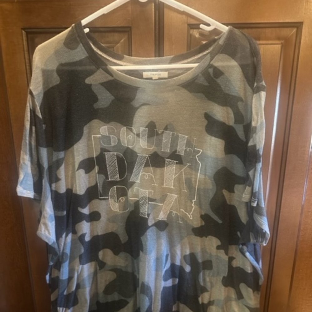 Maurice's Camo "South Dakota" Light Short Sleeve 2X T-Shirt -56